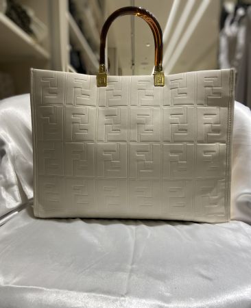 شنطة FENDI