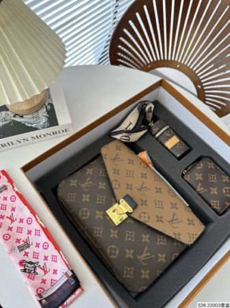 بكج LOUIS VUITTON